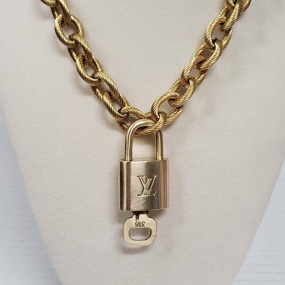 Louis Vuitton Lock & Key Gold with Unbranded CubanGeometry Stainless Steel Chain - Picture 4 of 11